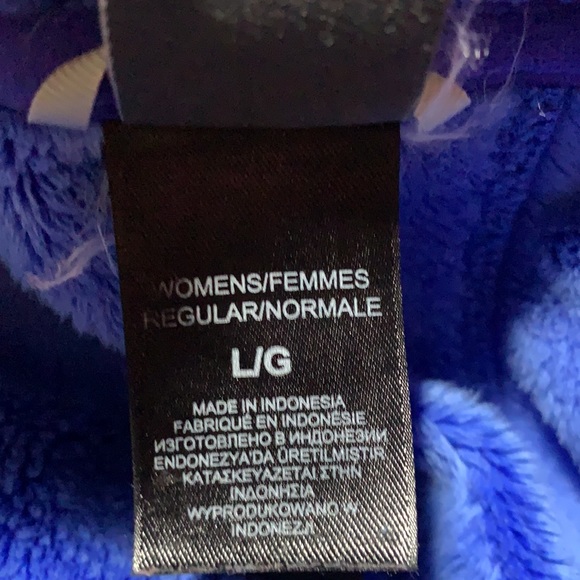 North Face Women’s Jacket.  Fluffy inside. Soft and cuddly. Size large. - Picture 6 of 9